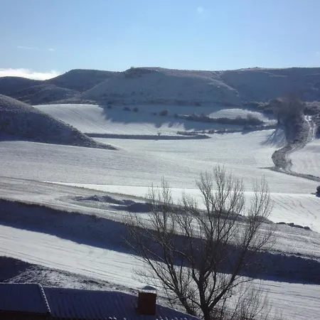 Ana De Tejas Azules Lantställe Medinaceli