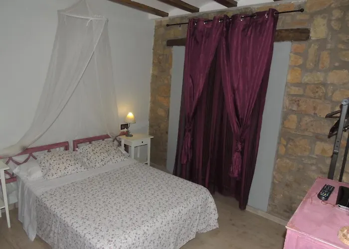 Ana De Tejas Azules *